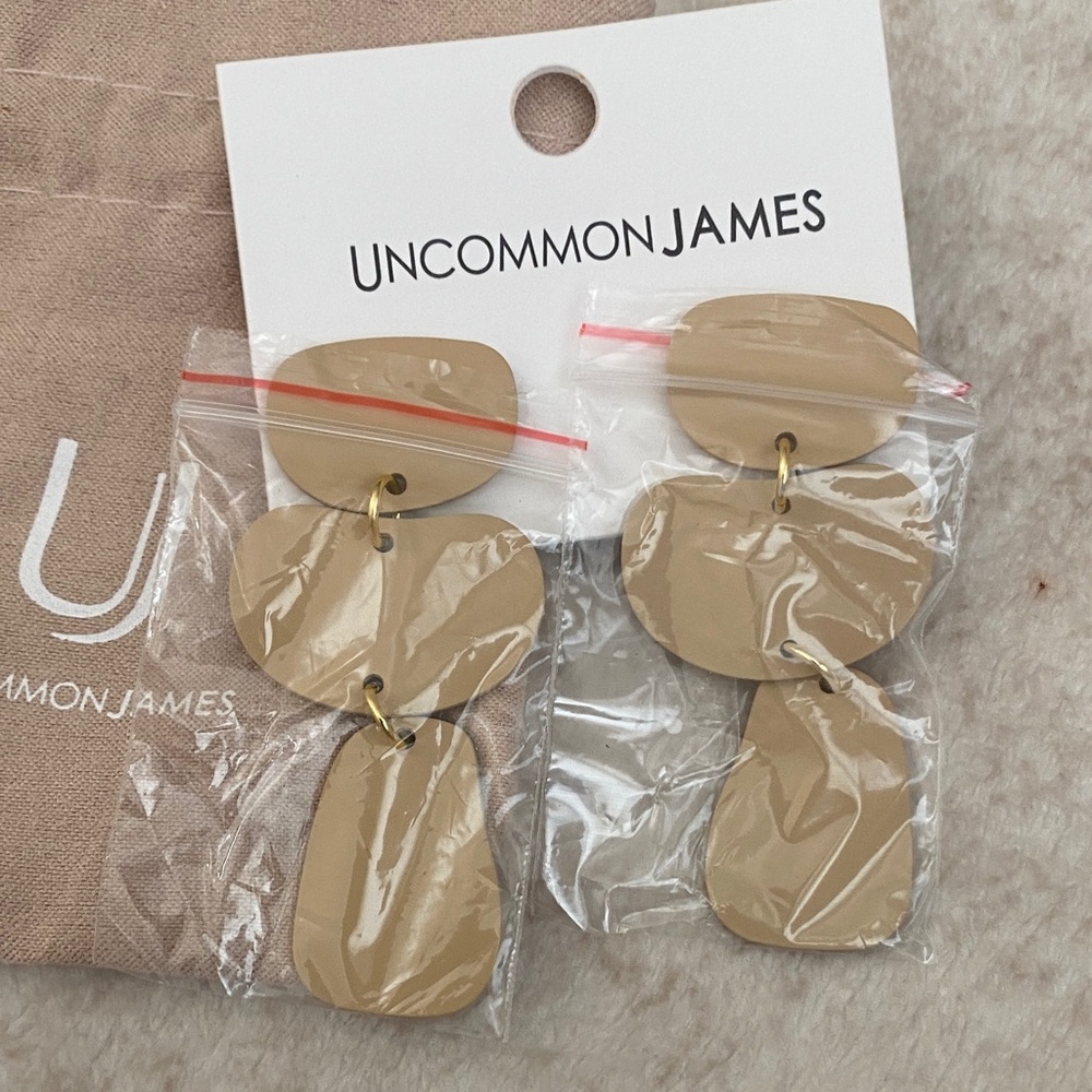 Uncommon James Gold Nudist Earrings - Picture 4 of 7